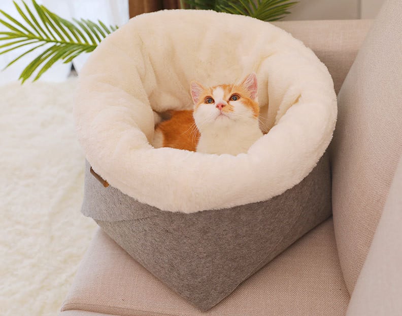 Round grey felt cat litter mat by Muffy, designed for all seasons, with a soft, durable felt surface for cat comfort and cleanliness.