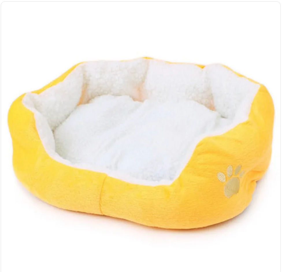 Soft pink Lamb Cashmere Kennel by Muffy, 60x50cm, plush and cozy for small pets.