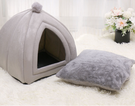 Pink enclosed warm cat litter box by Muffy designed for deep sleep comfort, featuring a cozy, private space for cats.